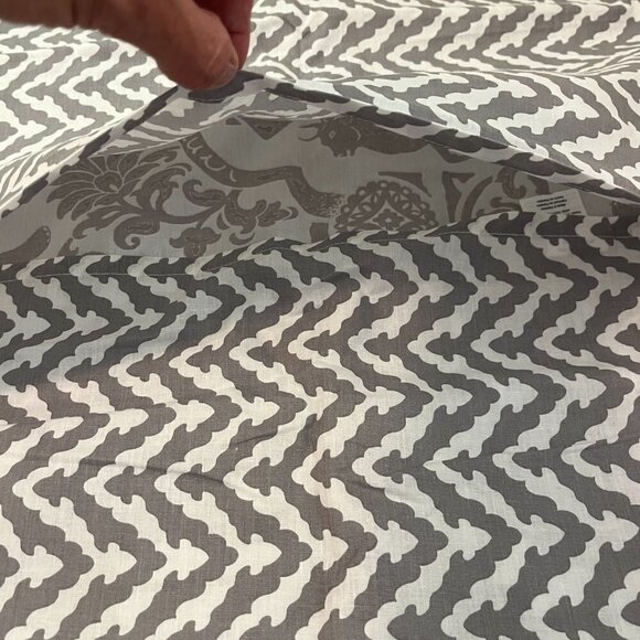 NEW King Pillow Shams X2 Elephant Sacred Cow Tiger Gray & White Kashmir Shimmer - Picture 6 of 8